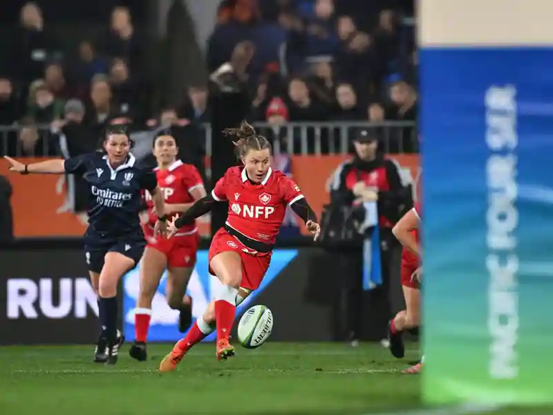 Action shot of the Canadian women's rugby team.